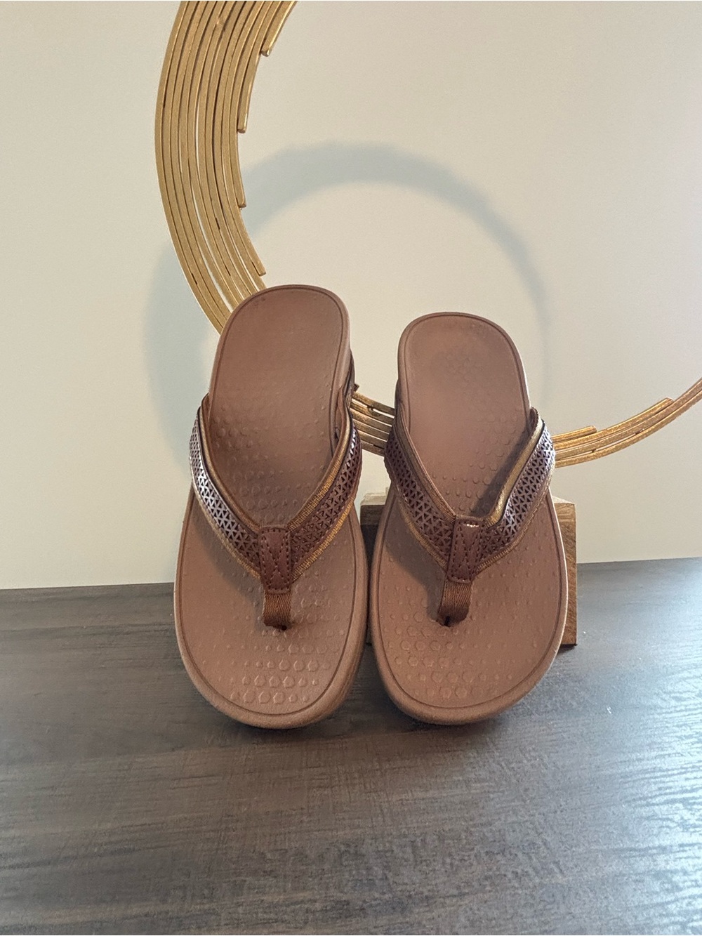 WHITIN Brown Womens Foam Thong Sandals
